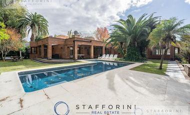 CASA EN 2 LOTES EN COUNTRY CLUB EL CARMEN