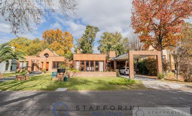 CASA EN 2 LOTES EN COUNTRY CLUB EL CARMEN