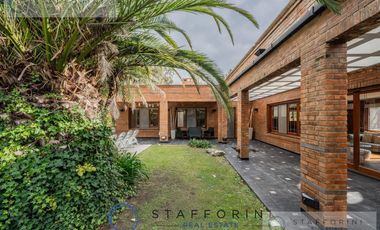 CASA EN 2 LOTES EN COUNTRY CLUB EL CARMEN