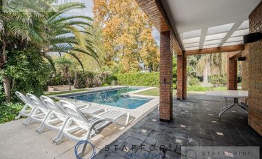 CASA EN 2 LOTES EN COUNTRY CLUB EL CARMEN