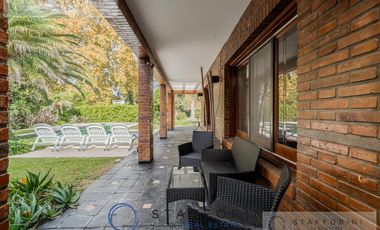 CASA EN 2 LOTES EN COUNTRY CLUB EL CARMEN