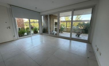 Venta y Alquiler - Departamento 2 ambientes con jardín - La Balconada