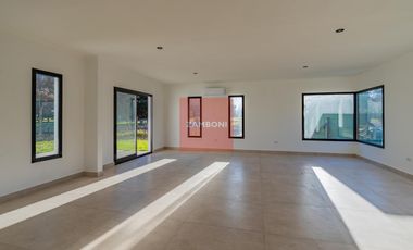 Casa en venta barrio privado Tierra y Mar