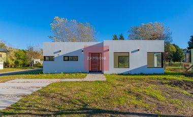Casa en venta barrio privado Tierra y Mar