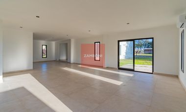 Casa en venta barrio privado Tierra y Mar