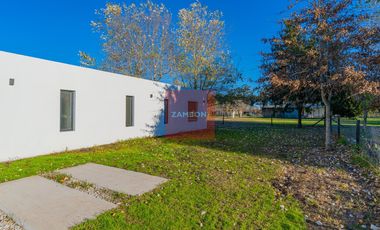 Casa en venta barrio privado Tierra y Mar