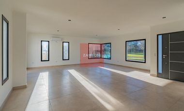 Casa en venta barrio privado Tierra y Mar