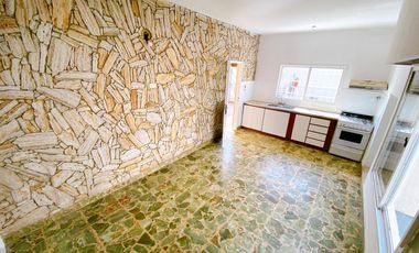 Casa en  alquiler en Villa Adelina