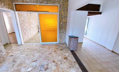 Casa en  alquiler en Villa Adelina
