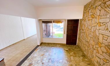 Casa en  alquiler en Villa Adelina