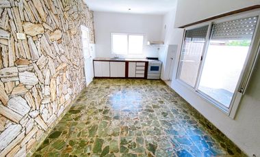 Casa en  alquiler en Villa Adelina