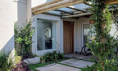 Alquiler Casa en San Sebastian Area 7 Cod.140 a la Laguna Uso Interno