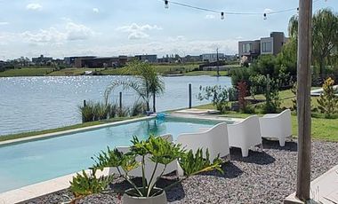 Alquiler Casa en San Sebastian Area 7 Cod.140 a la Laguna Uso Interno