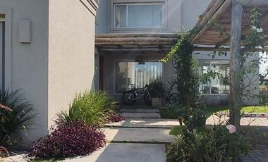 Alquiler Casa en San Sebastian Area 7 Cod.140 a la Laguna Uso Interno