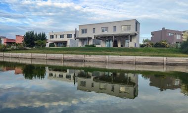 Alquiler Casa en San Sebastian Area 7 Cod.140 a la Laguna Uso Interno