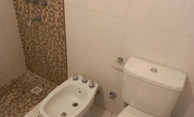 Departamento en cercania al Hospital Thompson, muy bueno con acceso a varias lineas de colectivos