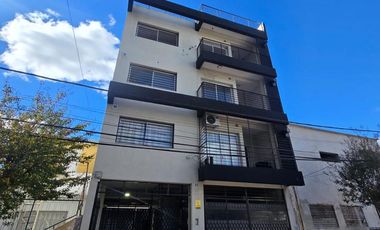 Departamento en cercania al Hospital Thompson, muy bueno con acceso a varias lineas de colectivos