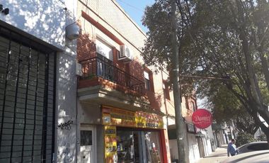 Excelente PH 3 ambientes con gran terraza propia.- Martinez