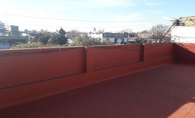 Excelente PH 3 ambientes con gran terraza propia.- Martinez