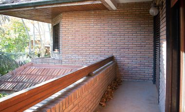 Hermoso chalet de 7 ambientes en venta, en Olivos.