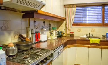 Hermoso chalet de 7 ambientes en venta, en Olivos.