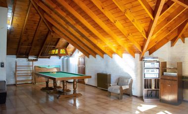Hermoso chalet de 7 ambientes en venta, en Olivos.