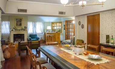 Hermoso chalet de 7 ambientes en venta, en Olivos.