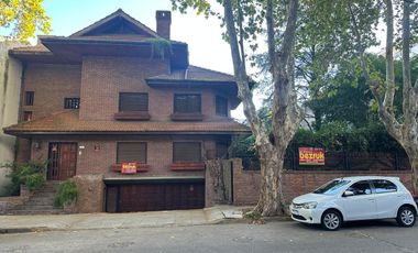 Hermoso chalet de 7 ambientes en venta, en Olivos.