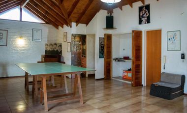 Hermoso chalet de 7 ambientes en venta, en Olivos.