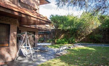 Hermoso chalet de 7 ambientes en venta, en Olivos.