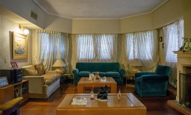 Hermoso chalet de 7 ambientes en venta, en Olivos.