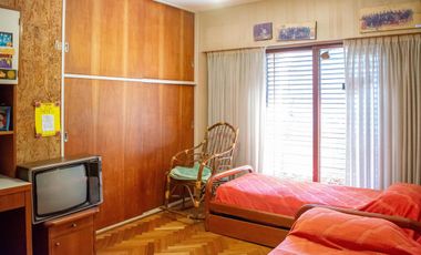 Hermoso chalet de 7 ambientes en venta, en Olivos.