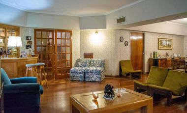 Hermoso chalet de 7 ambientes en venta, en Olivos.