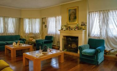 Hermoso chalet de 7 ambientes en venta, en Olivos.