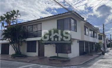 SE VENDE CASA ESQUINERA EN BARRIO LAURELES CARTAGO