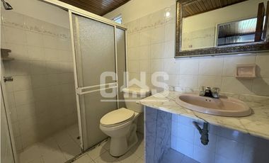 SE VENDE CASA ESQUINERA EN BARRIO LAURELES CARTAGO