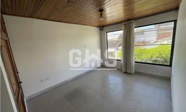 SE VENDE CASA ESQUINERA EN BARRIO LAURELES CARTAGO