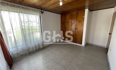 SE VENDE CASA ESQUINERA EN BARRIO LAURELES CARTAGO