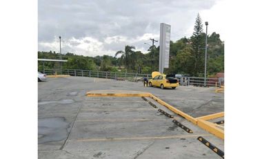 VENTA DE PLAZA COMERCIAL EN LA CABIMA - RR