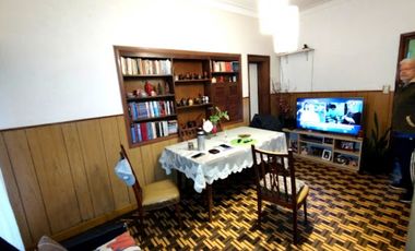 CASA EN 5 AMBIENTES CON COCHERA . P RAMOS OESTE