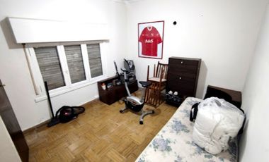 CASA EN 5 AMBIENTES CON COCHERA . P RAMOS OESTE