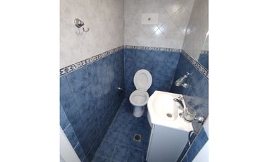 CASA EN 5 AMBIENTES CON COCHERA . P RAMOS OESTE