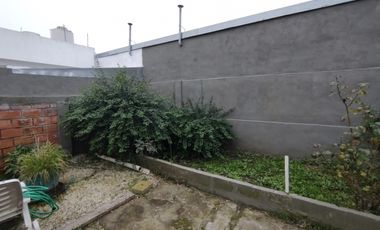 CASA EN 5 AMBIENTES CON COCHERA . P RAMOS OESTE