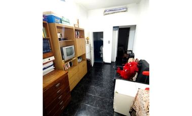 CASA EN 5 AMBIENTES CON COCHERA . P RAMOS OESTE