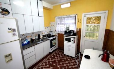 CASA EN 5 AMBIENTES CON COCHERA . P RAMOS OESTE