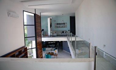 Residencia Amueblada en Yucatán Country Club, con 22 paneles solares