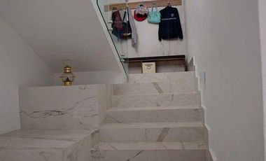 Residencia Amueblada en Yucatán Country Club, con 22 paneles solares