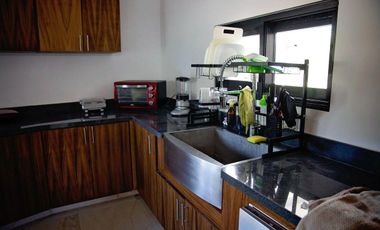 Residencia Amueblada en Yucatán Country Club, con 22 paneles solares