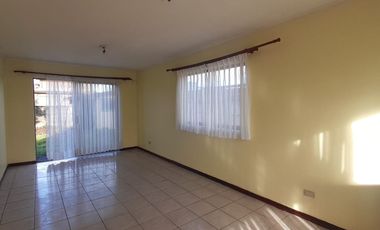 ARRIENDO AMPLIA CASA EN VICTORIA 3D3B