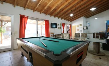 Lote con quincho, parrilla y pileta.